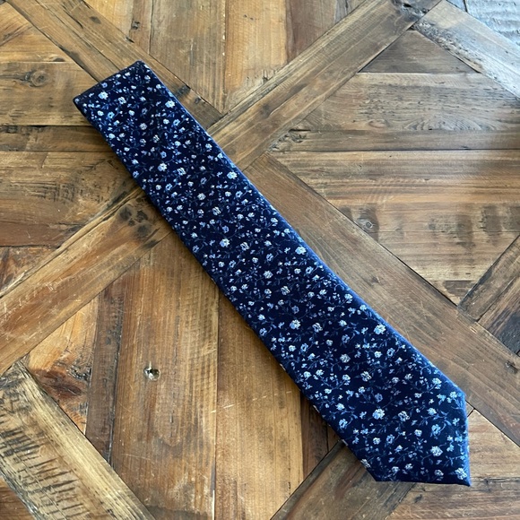 Joseph Abboud Navy Floral Tie - Picture 1 of 3